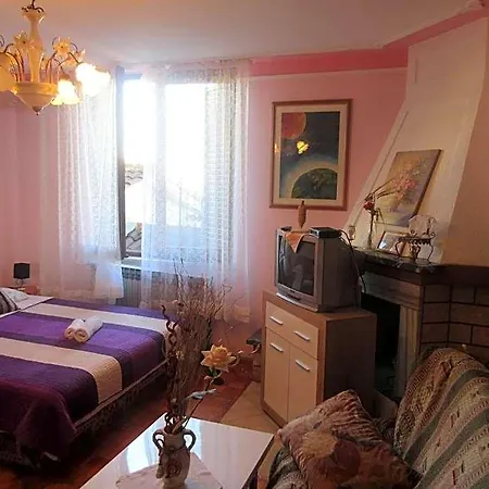 Hotel 378